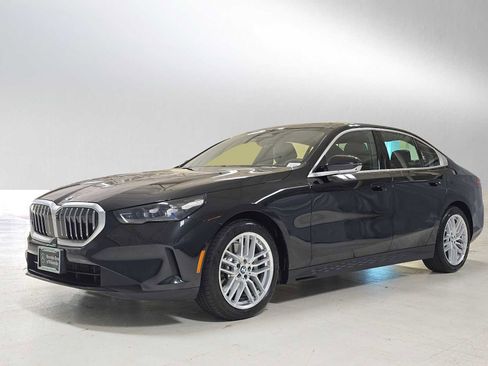 Used 2025 BMW 530i xDrive image 7