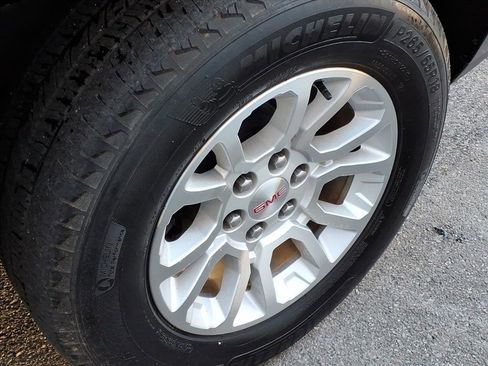 Used 2018 GMC Yukon SLT image 15