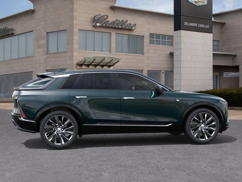 New 2026 Cadillac Lyriq Signature Luxury AWD/4WD image 5