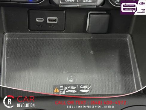 Used 2024 GMC Yukon XL SLT image 38