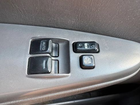 Used 2004 Toyota Solara SE FWD image 12