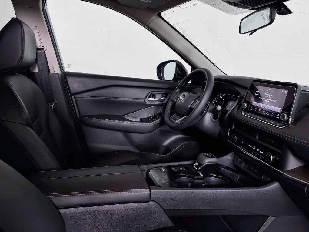 Used 2026 Nissan Rogue Dark Armor FWD image 35