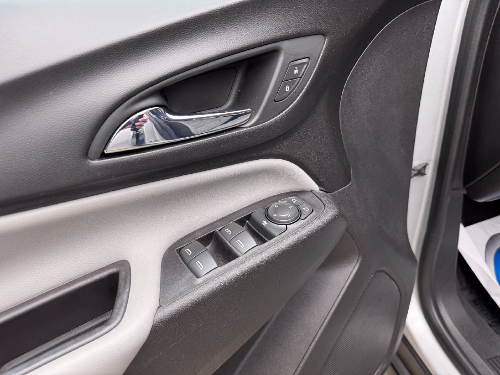 Used 2018 Chevrolet Equinox LS FWD image 9