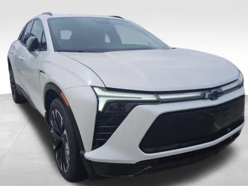 Used 2025 Chevrolet Blazer EV RS image 3