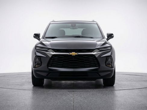 Used 2025 Chevrolet Blazer LT FWD image 2