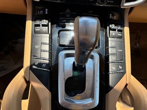 Used 2016 Porsche Cayenne AWD/4WD image 23