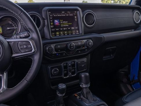 Used 2022 Jeep Wrangler Unlimited Sahara image 19