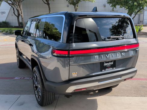 Used 2024 Rivian R1S Adventure AWD/4WD image 8