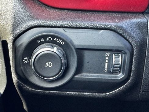 Used 2023 Jeep Wrangler Unlimited Rubicon w/ Cold Weather Group AWD/4WD image 17