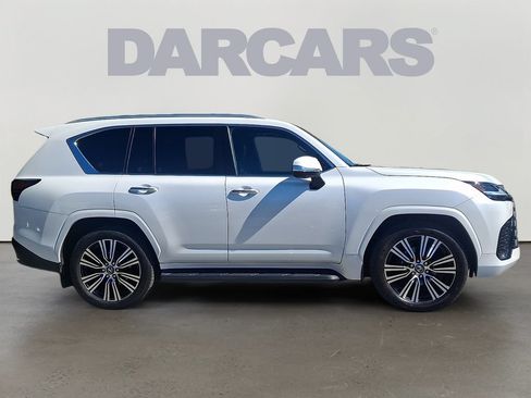 Used 2025 Lexus LX 600 4WD w/ Accessory Package (2T) image 8