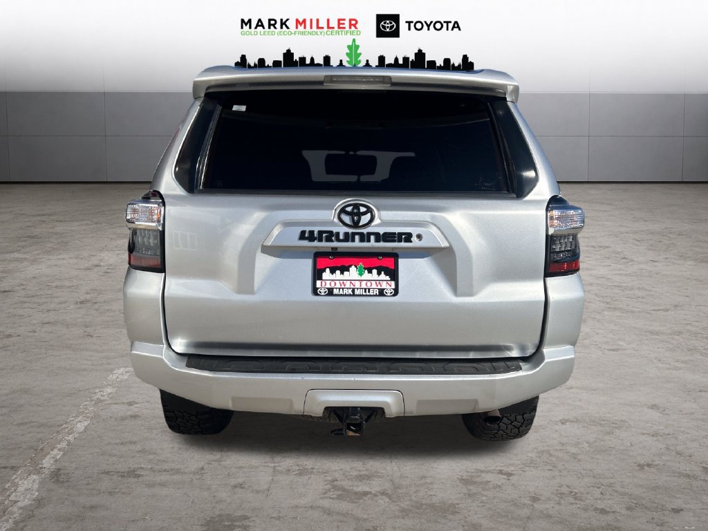 Used 2016 Toyota 4Runner SR5 AWD/4WD image 4