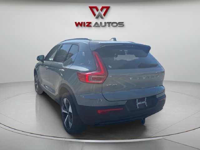 Used 2023 Volvo XC40 B5 Plus w/ Driver Assist Package AWD/4WD image 3