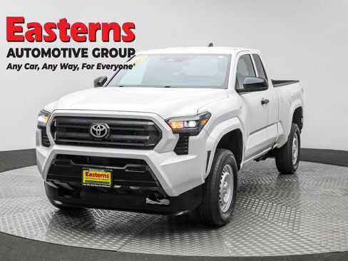 Used 2024 Toyota Tacoma SR image 1