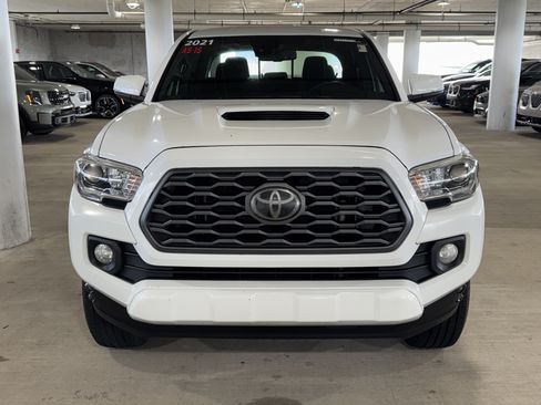 Used 2021 Toyota Tacoma TRD Sport RWD image 3
