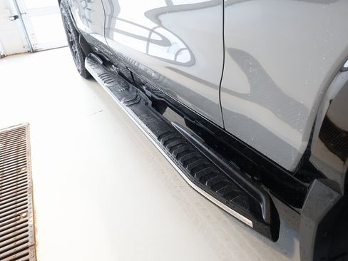 Used 2024 GMC Sierra EV Denali image 10