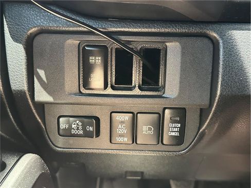 Used 2019 Toyota Tacoma TRD Off-Road w/ Technology Package AWD/4WD image 27