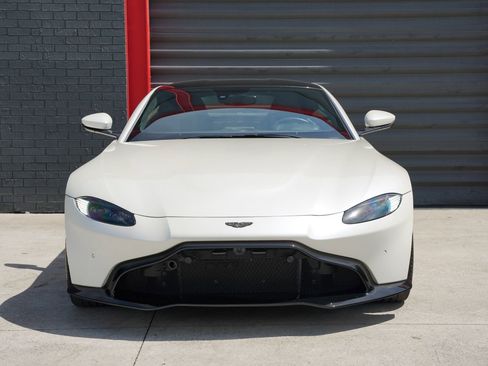Used 2019 Aston Martin V8 Vantage Coupe image 2