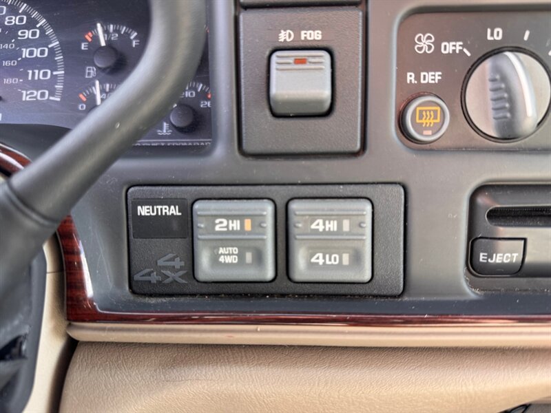 Used 2000 Cadillac Escalade 4WD image 18