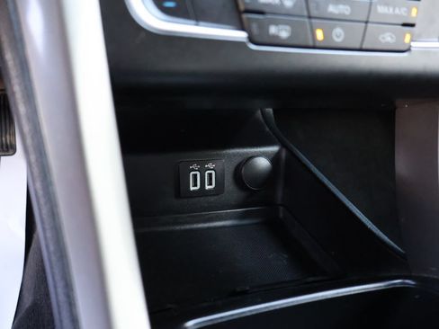 Used 2020 Ford Fusion SE FWD image 26