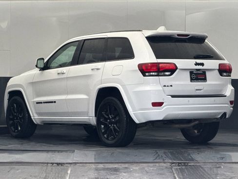 Used 2022 Jeep Grand Cherokee Laredo X image 5