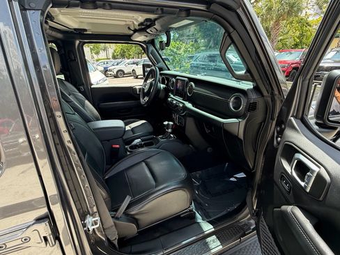 Used 2023 Jeep Wrangler Unlimited Sahara w/ Safety Group AWD/4WD image 17