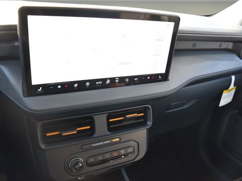 Used 2025 Ford Maverick Tremor AWD/4WD image 9