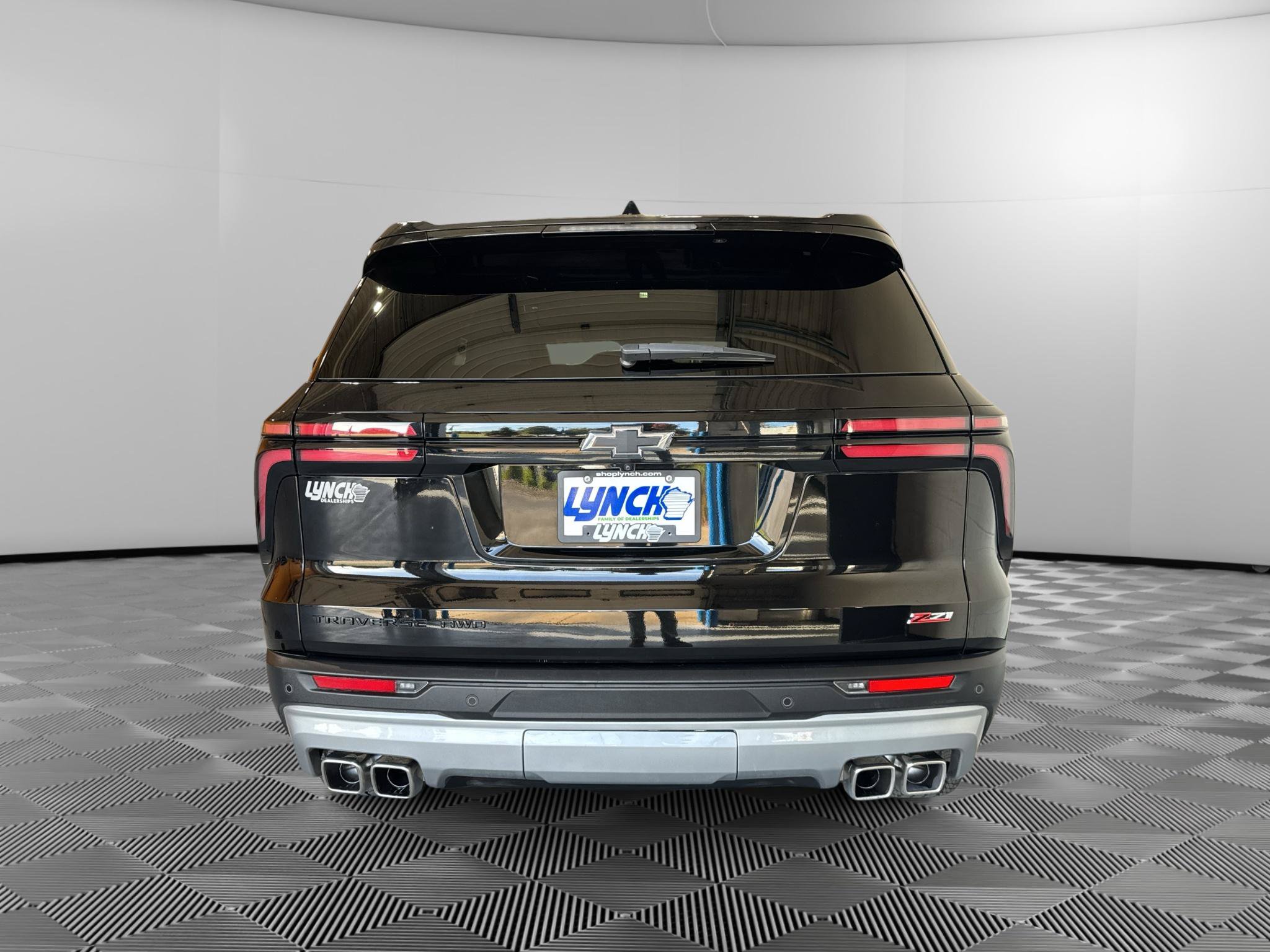 Used 2025 Chevrolet Traverse Z71 w/ LPO, Floor Liner Package AWD/4WD image 4