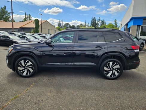 Used 2025 Volkswagen Atlas SE AWD/4WD image 2