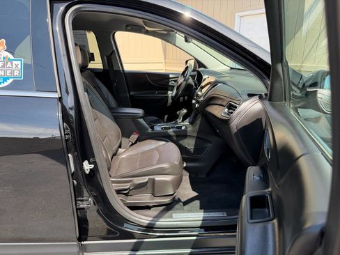 Used 2018 Chevrolet Equinox Premier w/ LPO, Cargo Package FWD image 3