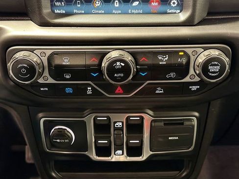 Used 2021 Jeep Wrangler Unlimited Sahara image 16