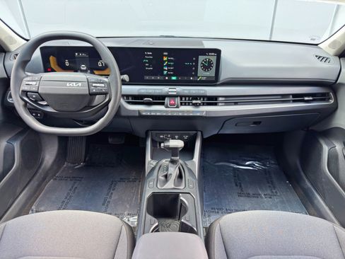Used 2025 Kia K4 FWD image 11