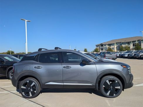 New 2026 Nissan Kicks SR image 3