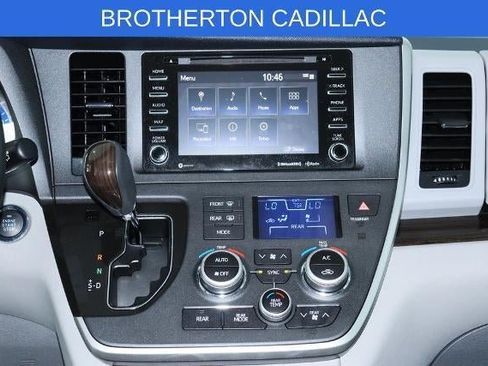 Used 2020 Toyota Sienna XLE w/ XLE Navigation Package FWD image 24