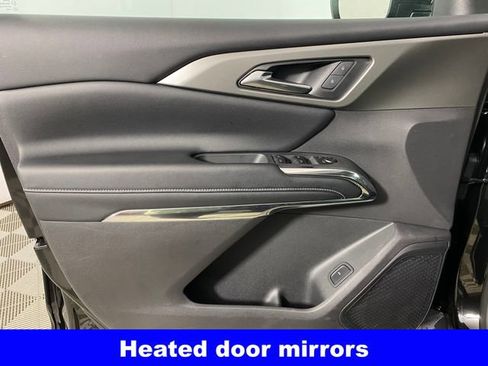 Certified 2025 Chevrolet Traverse LT w/ Driver Confidence Package image 12