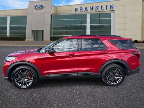 Certified 2025 Ford Explorer ST-Line w/ Premium Package image 4