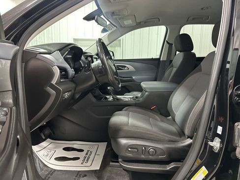 Used 2020 Chevrolet Traverse LT image 12