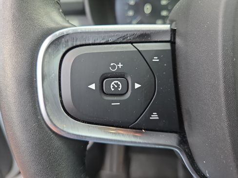 Used 2021 Volvo XC40 T5 Momentum w/ Premium Package AWD/4WD image 32
