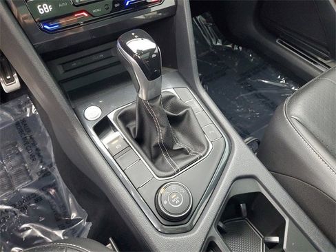 Certified 2022 Volkswagen Tiguan SE R-Line image 29