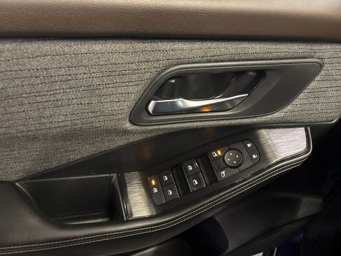 Used 2023 Nissan Rogue SV image 12