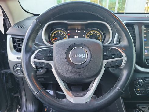 Used 2018 Jeep Cherokee Trailhawk image 18