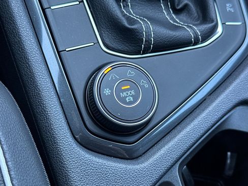 Used 2022 Volkswagen Tiguan SEL R-Line image 30