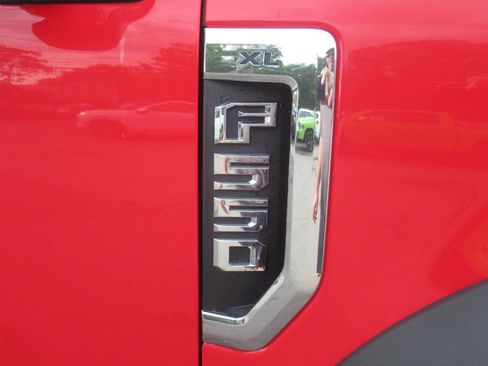 Used 2017 Ford F550 2WD Regular Cab Super Duty image 6