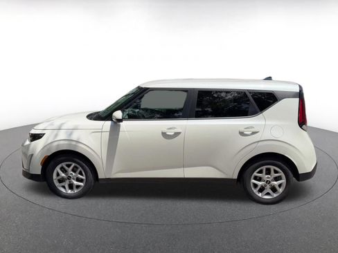 Used 2025 Kia Soul LX w/ LX Technology Package FWD image 8