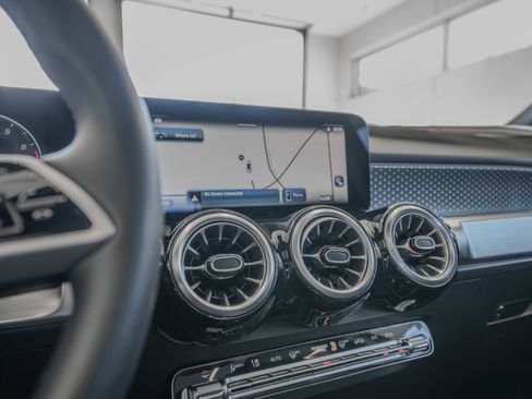 Certified 2025 Mercedes-Benz GLB 250 4MATIC image 30