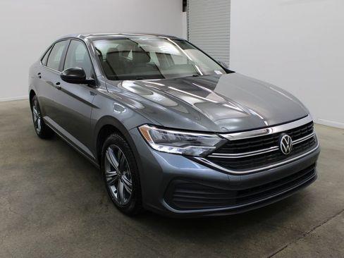 Used 2024 Volkswagen Jetta SE FWD image 6