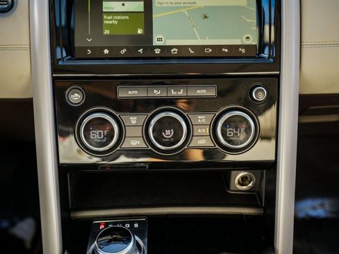 Used 2019 Land Rover Discovery HSE image 34