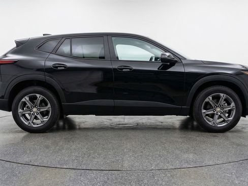 Used 2025 Chevrolet Blazer LT image 11