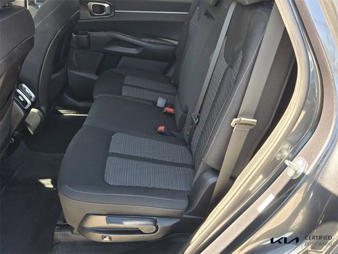 Used 2023 Kia Sorento LX image 12