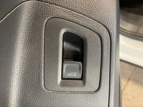 Used 2021 Volkswagen Atlas SE image 12