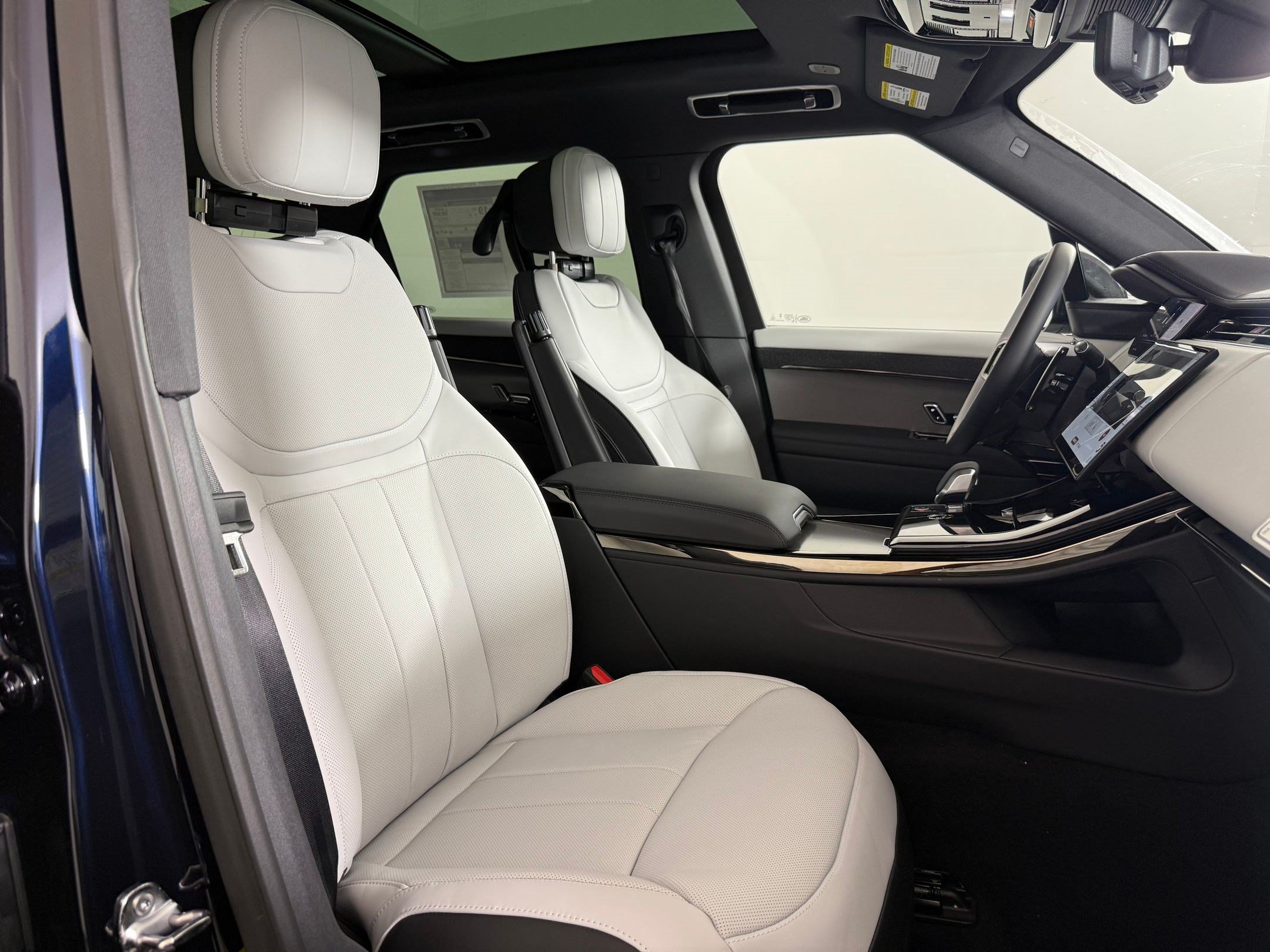 New 2026 Land Rover Range Rover Sport Dynamic SE AWD/4WD image 24